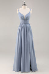 Graublaues Langes Brautjungfernkleid aus Chiffon mit Rüschen und Schlitz
