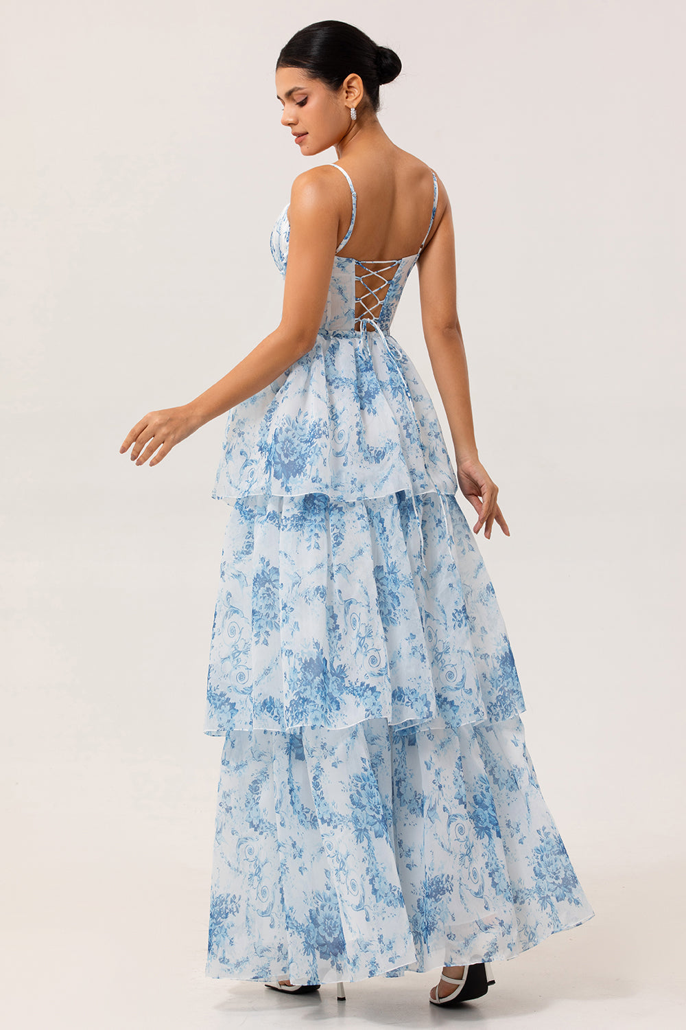 Weiß Blau Blume A Linie Bedrucktes Gestuftes Langes Brautjungfernkleid mit Schlitz