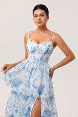 Weiß Blau Blume A Linie Bedrucktes Gestuftes Langes Brautjungfernkleid mit Schlitz