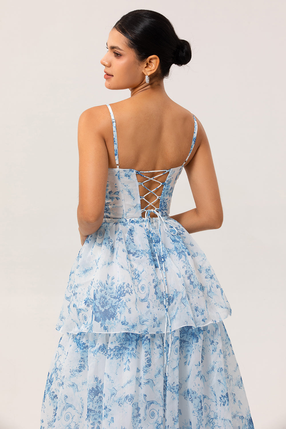 Weiß Blau Blume A Linie Bedrucktes Gestuftes Langes Brautjungfernkleid mit Schlitz
