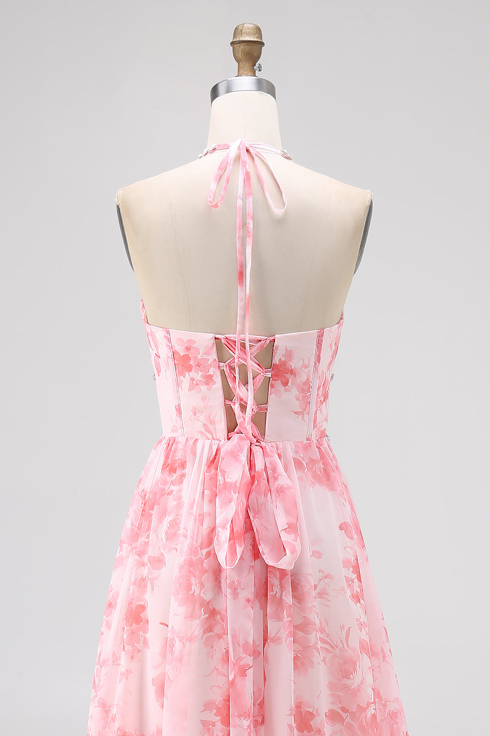 Blush Perlenbesetztes Neckholder Bedrucktes Kleid für Hochzeitsgäste mit Schlitz