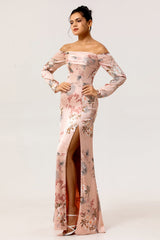 Schulterfreies Blush Blumen Etui Langes Hochzeitsgastkleid mit Schlitz