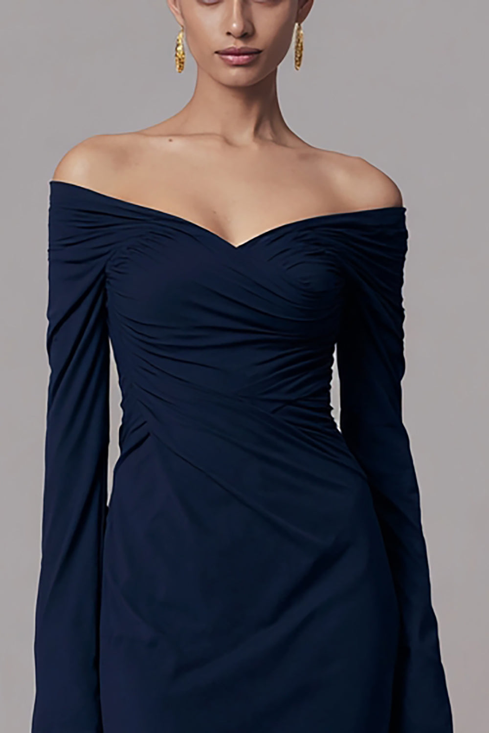 Marineblaues Etui Satin Schulterfreies Langes Ballkleid mit Ärmeln