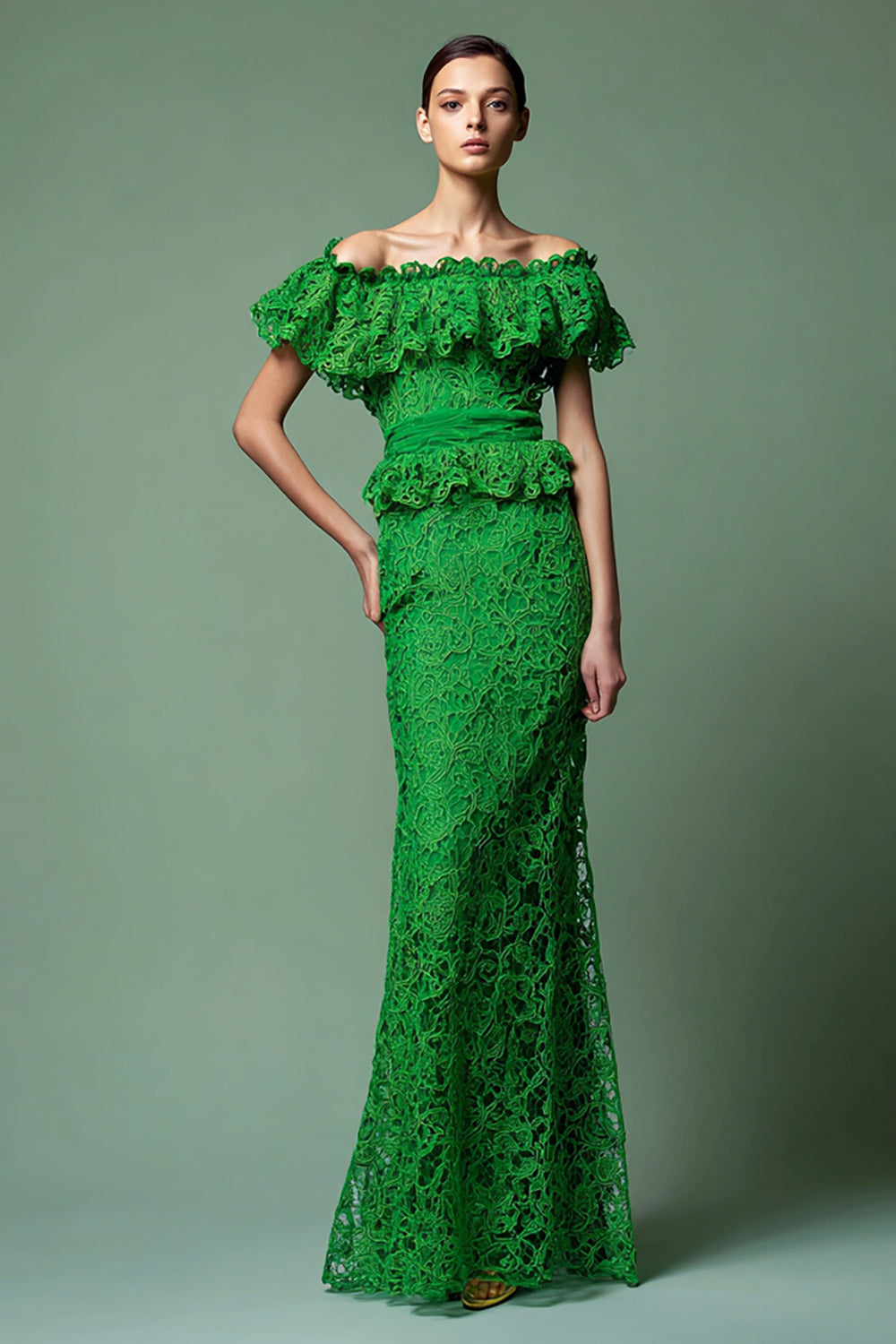 Grünes Ballkleid aus Spitze mit Puffärmeln und Rüschen