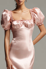 Rosa Langes Ballkleid aus Satin mit Ärmeln