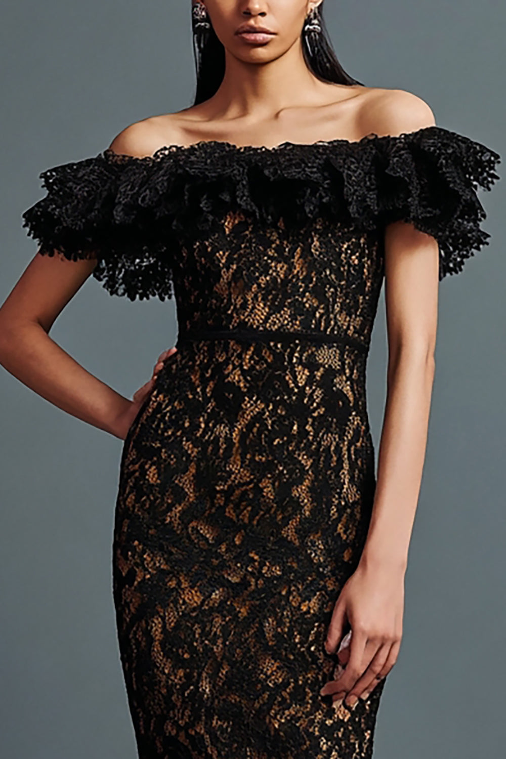 Schwarzes Langes Ballkleid aus Spitze mit Rüschen