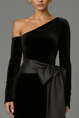 Schwarzes Langes Ballkleid aus Samt mit einer Schulter und Schleife