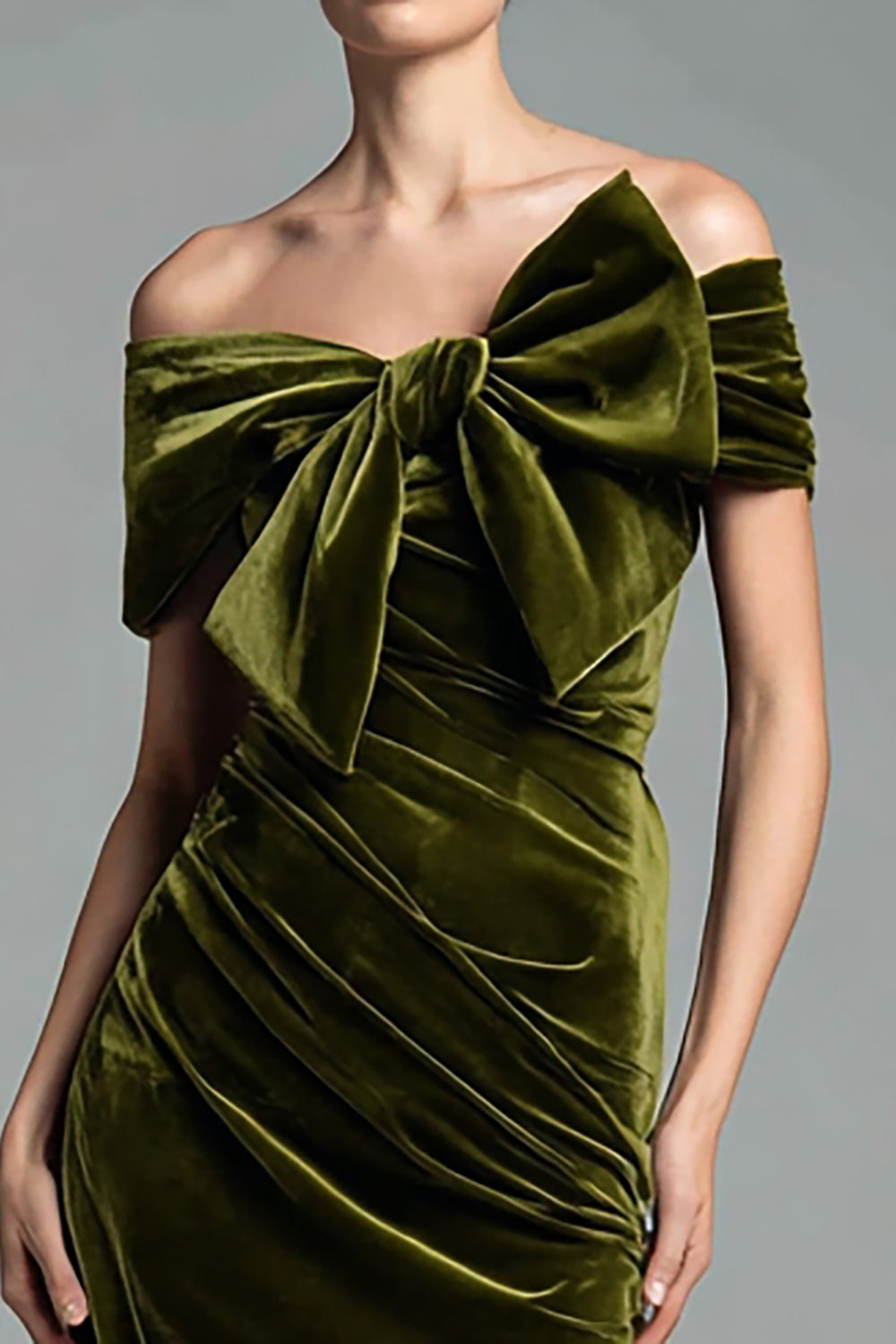 Olive Schulterfreies Ballkleid aus Samt in A-Linie mit Schleife