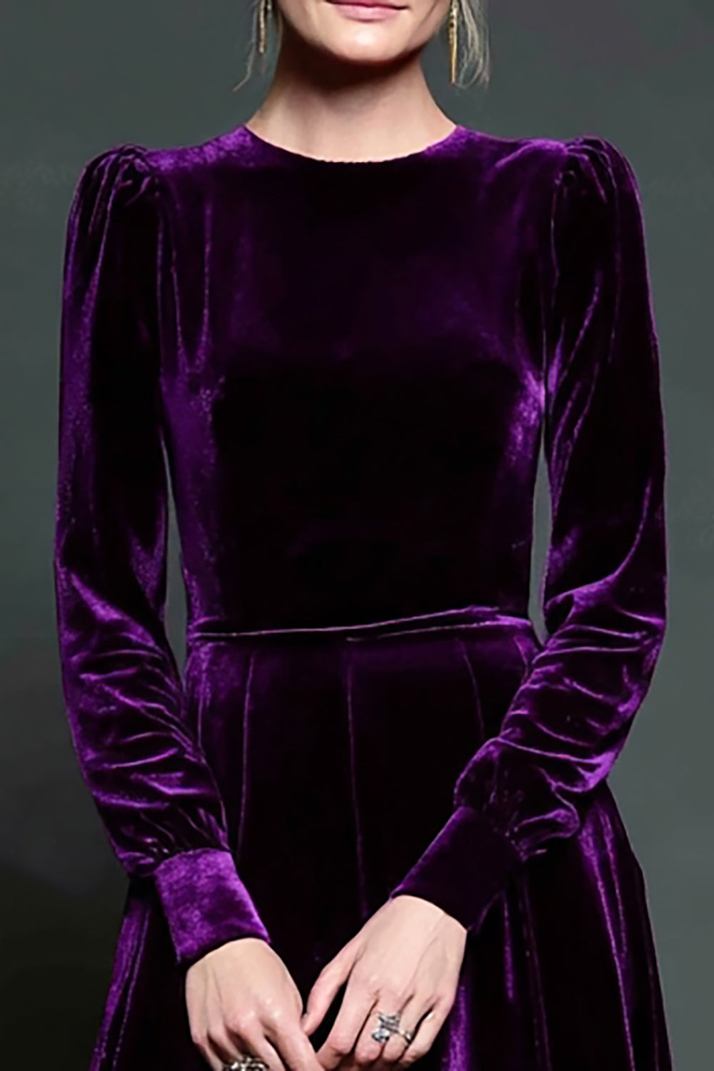A Linie Dunkelviolettes Formelles Kleid aus Samt mit langen Ärmeln