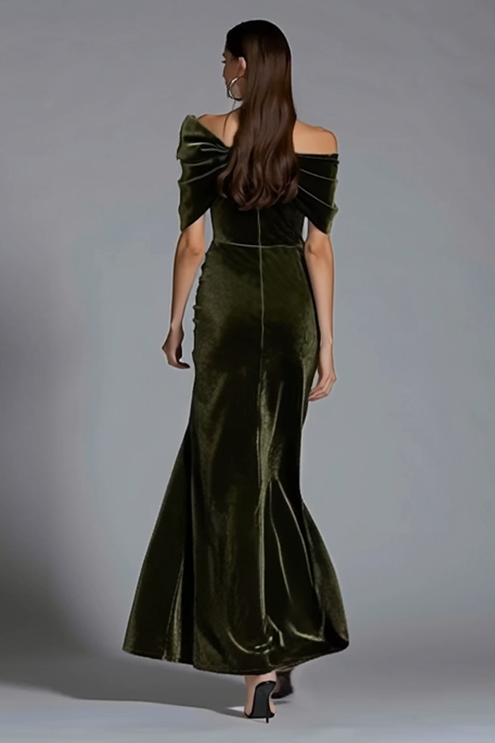 Schulterfreies Olivfarbenes Gerafftes Langes Ballkleid mit Schleife