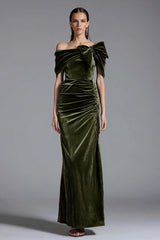 Schulterfreies Olivfarbenes Gerafftes Langes Ballkleid mit Schleife