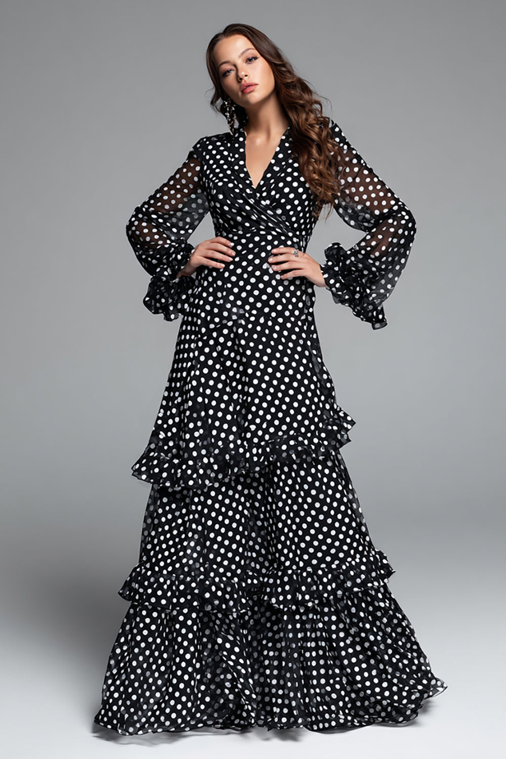 Schwarz-Weißes Langes Ballkleid mit Rüschen und Ärmeln