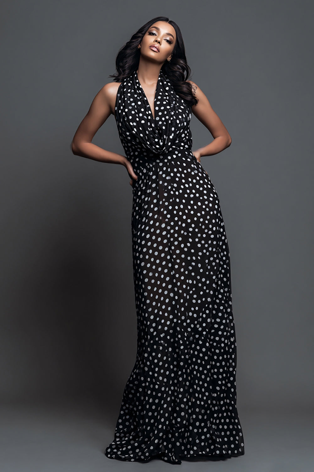 Schwarz-Weißes Dot A Linie Neckholder Langes Ballkleid