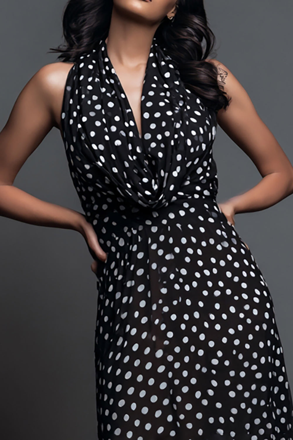 Schwarz-Weißes Dot A Linie Neckholder Langes Ballkleid