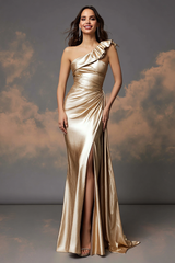 Glitzerndes Goldenes Etui Eine Schulter Ballkleid mit Rüschen und Schlitz