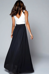 A Linie Schwarz-weißes Ballkleid mit V-Ausschnitt und Schlitz