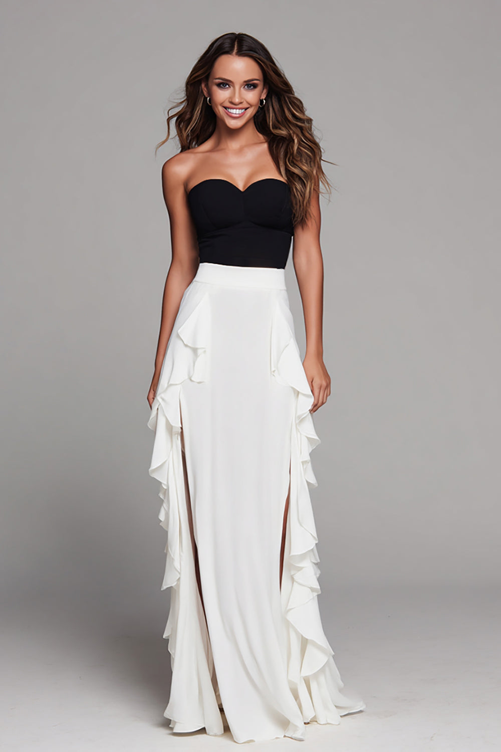 Schwarz-Weißes Langes Ballkleid mit Rüschen und Schlitz in Schwarz und Weiß
