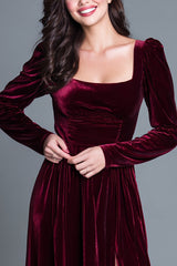 Quadratischer Ausschnitt Burgunder A-Linie Samt Ballkleid mit Schlitz