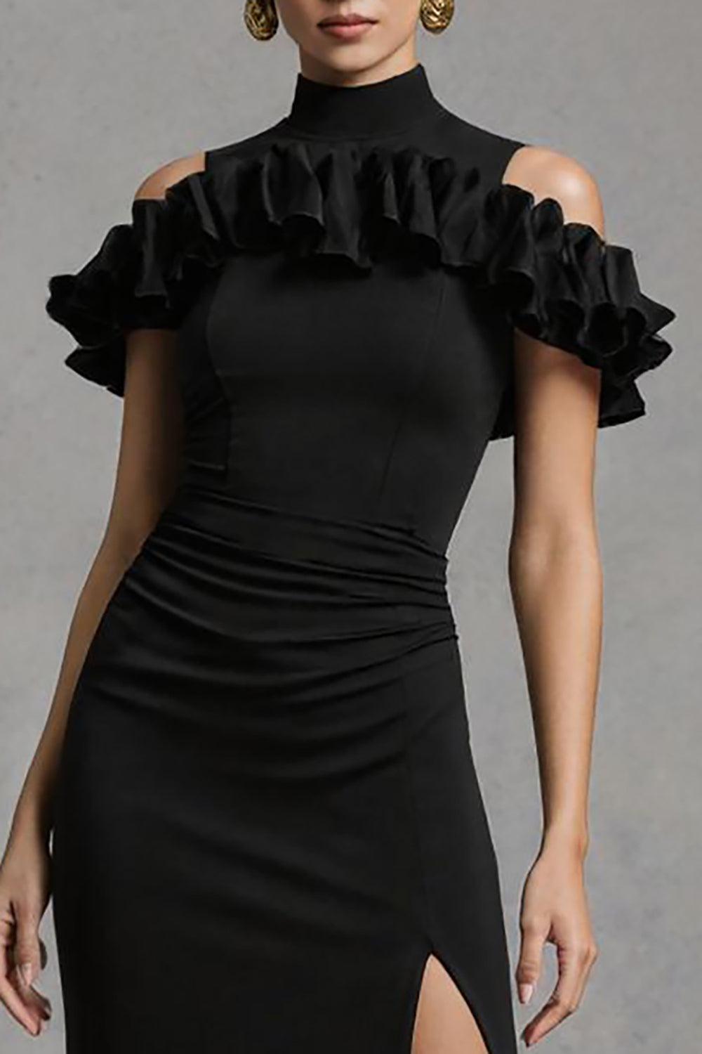 Schwarzes Etui Ballkleid aus Satin mit hohem Kragen und Schlitz