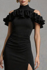 Schwarzes Etui Ballkleid aus Satin mit hohem Kragen und Schlitz