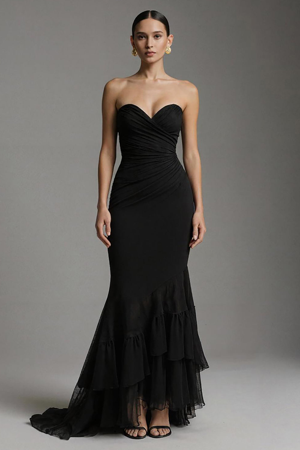 Schwarzes Herzausschnitt Mermaid Sweep Train Langes Ballkleid mit Rüschen
