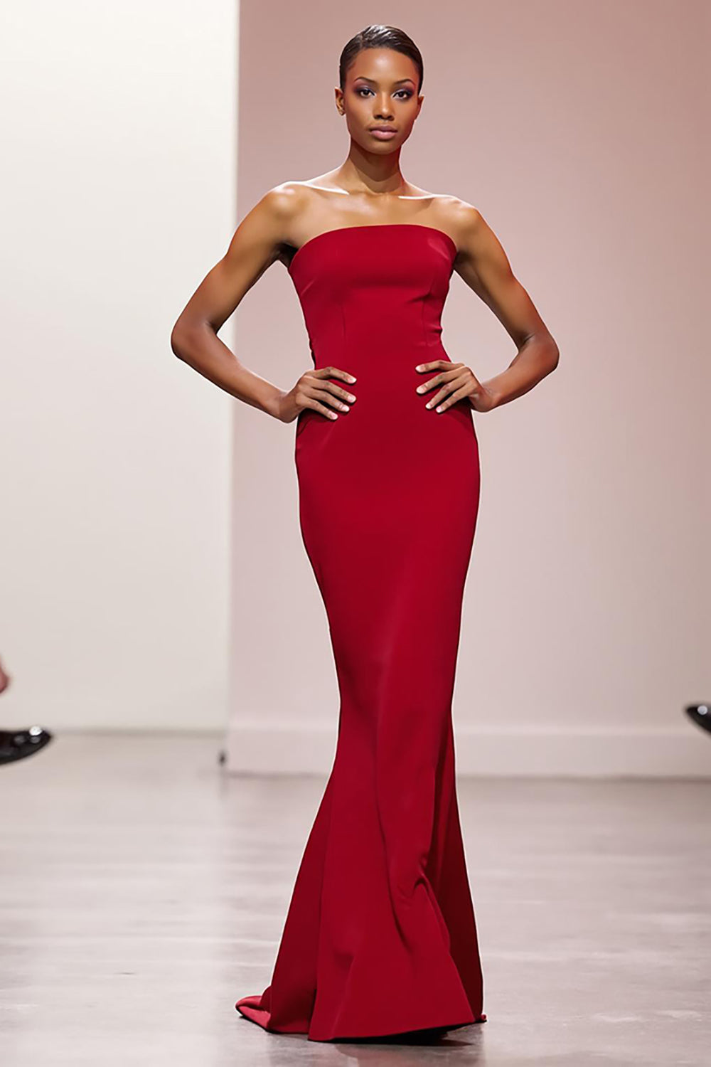 Einfaches Rotes Trägerloses Meerjungfrauen Abendkleid aus Satin
