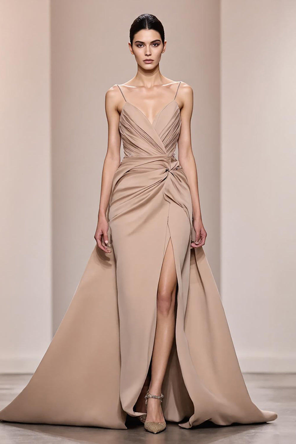Champagner Langes Rückenfreies Gerafftes Abendkleid aus Satin mit Schlitz
