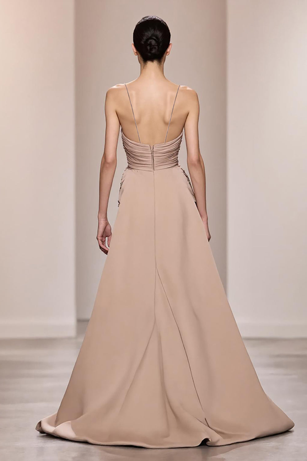 Champagner Langes Rückenfreies Gerafftes Abendkleid aus Satin mit Schlitz