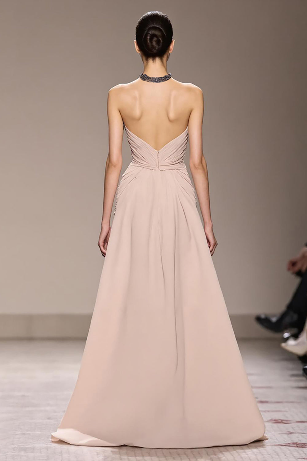 Champagner Satin Neckholder Langes Abendkleid mit Perlenstickerei