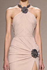 Champagner Satin Neckholder Langes Abendkleid mit Perlenstickerei