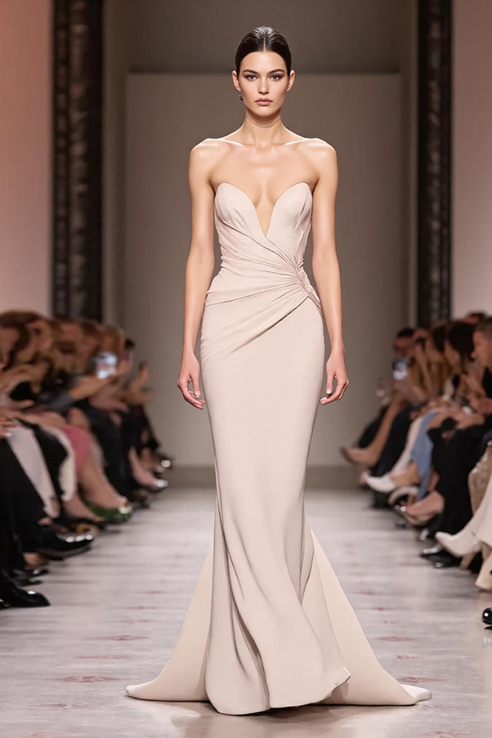 Champagner Satin Meerjungfrauen Trägerloses Gerafftes Langes Abendkleid