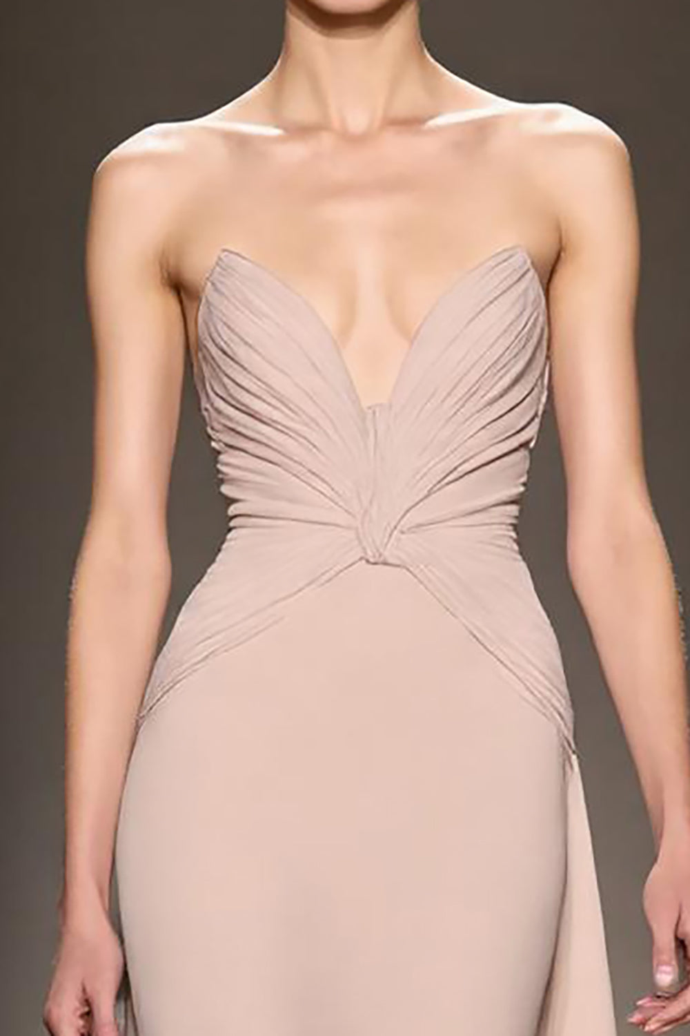 Champagner Trägerloses Gerafftes Maxi Abendkleid aus Satin