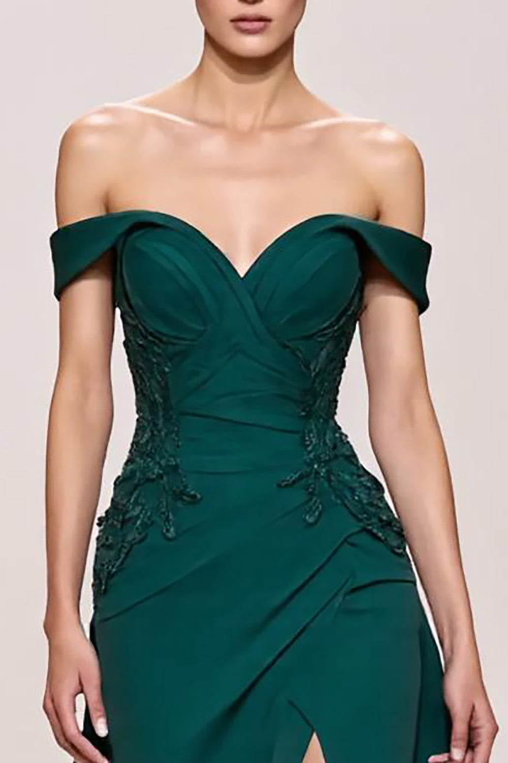 Hellgrünes Satin A-Linie Abendkleid mit Applikationen