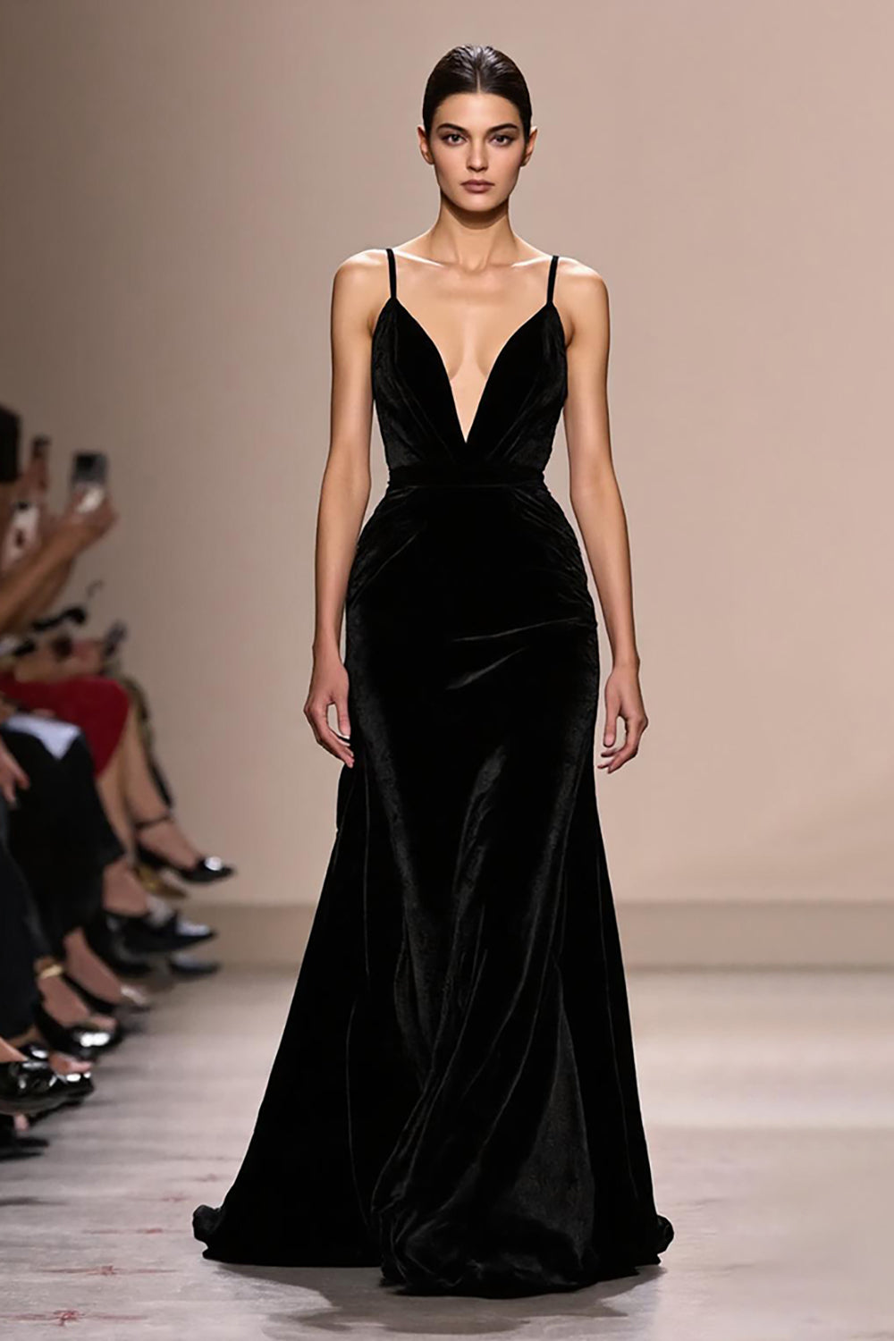 Schwarzes Rückenfreies Abendkleid aus Samt mit Spaghettiträgern