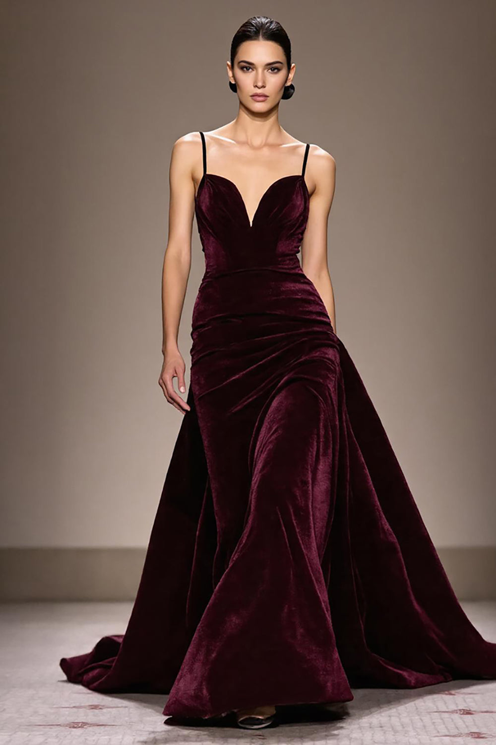 Burgunder Abendkleid aus Samt mit Spaghettiträgern