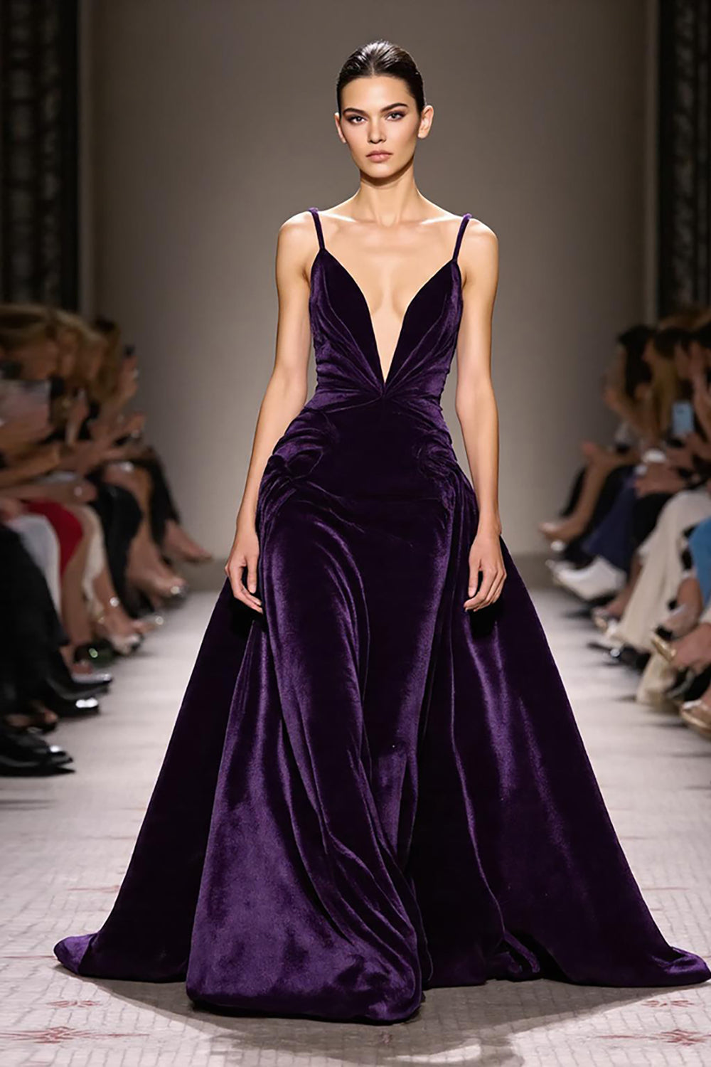 Dunkelviolettes A-Linie Abendkleid aus Samt mit tiefem V-Ausschnitt