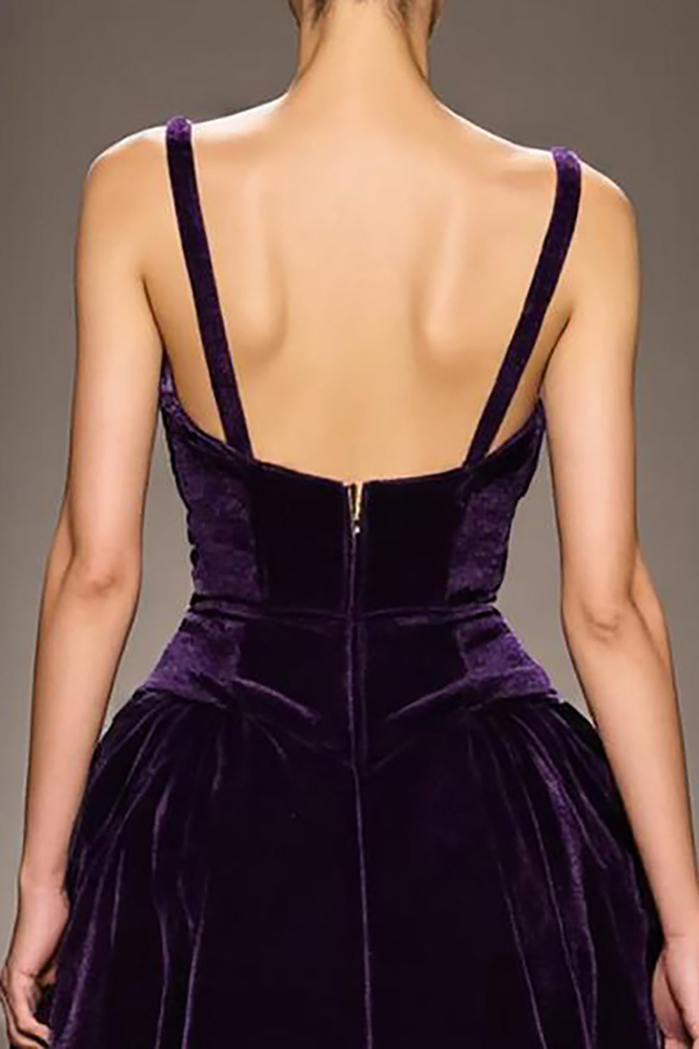 Dunkelviolettes A-Linie Abendkleid aus Samt mit tiefem V-Ausschnitt