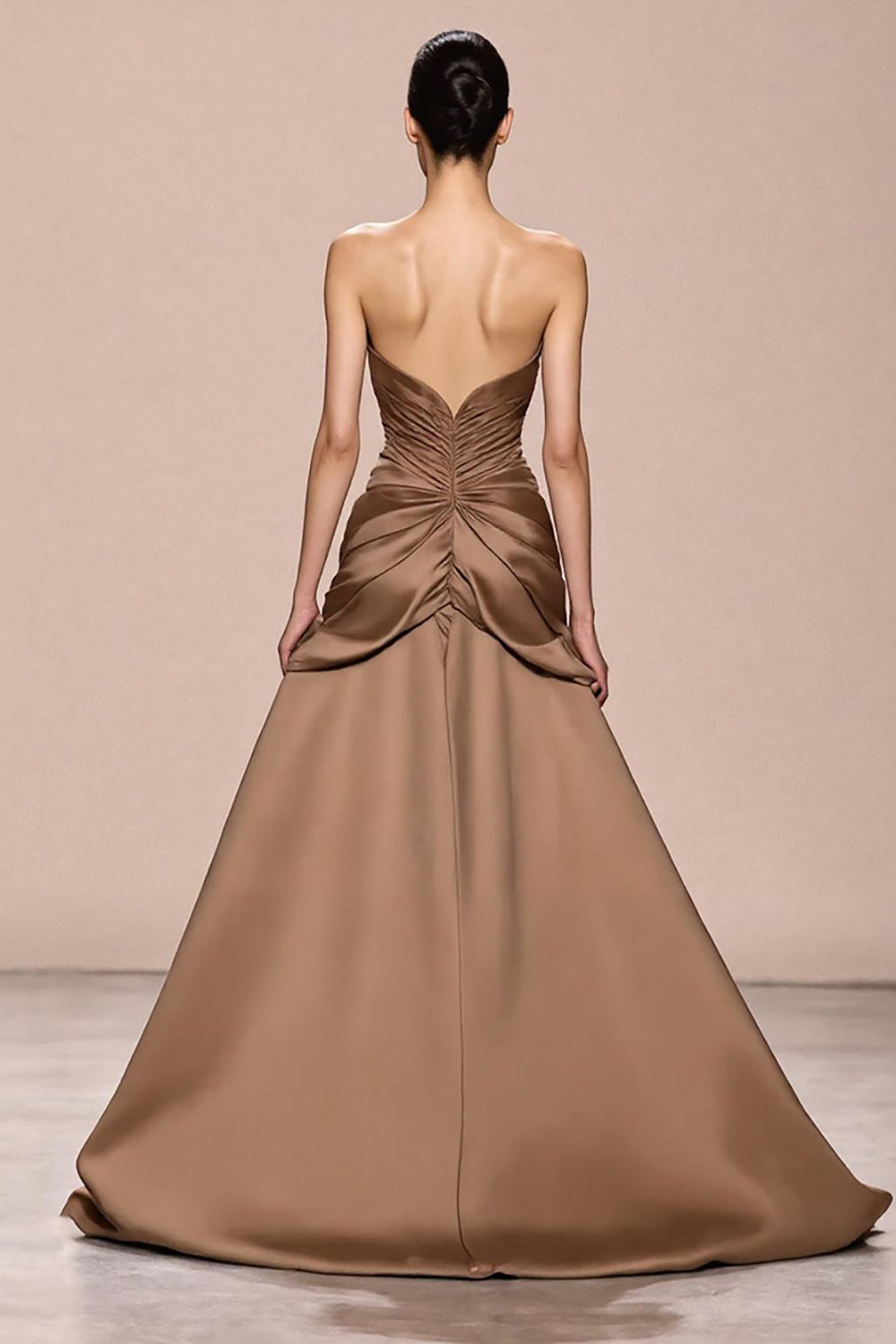 Kaffee A Linie Trägerloses Abendkleid aus Satin