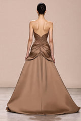 Kaffee A Linie Trägerloses Abendkleid aus Satin