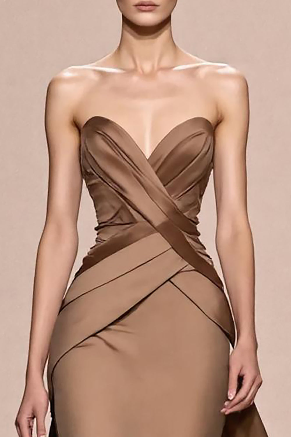 Kaffee A Linie Trägerloses Abendkleid aus Satin