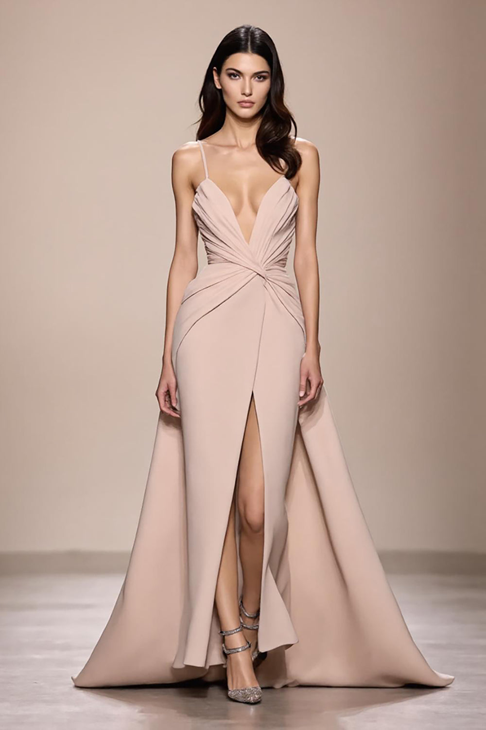 Champagner Abendkleid aus Satin mit Rüschen und Schlitz