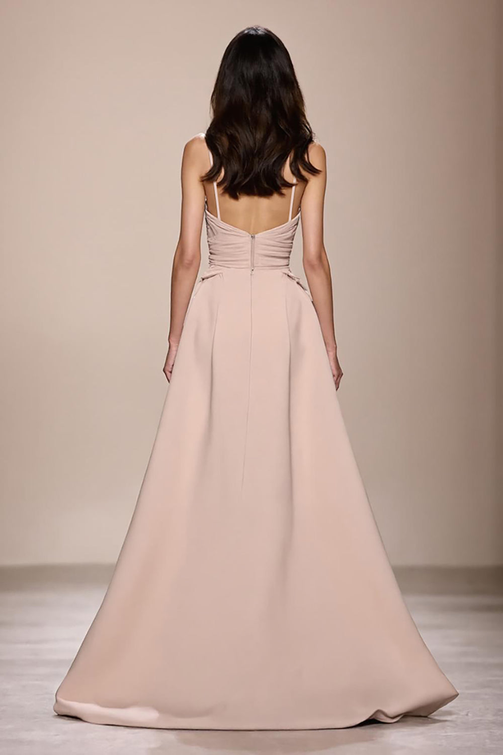 Champagner Abendkleid aus Satin mit Rüschen und Schlitz