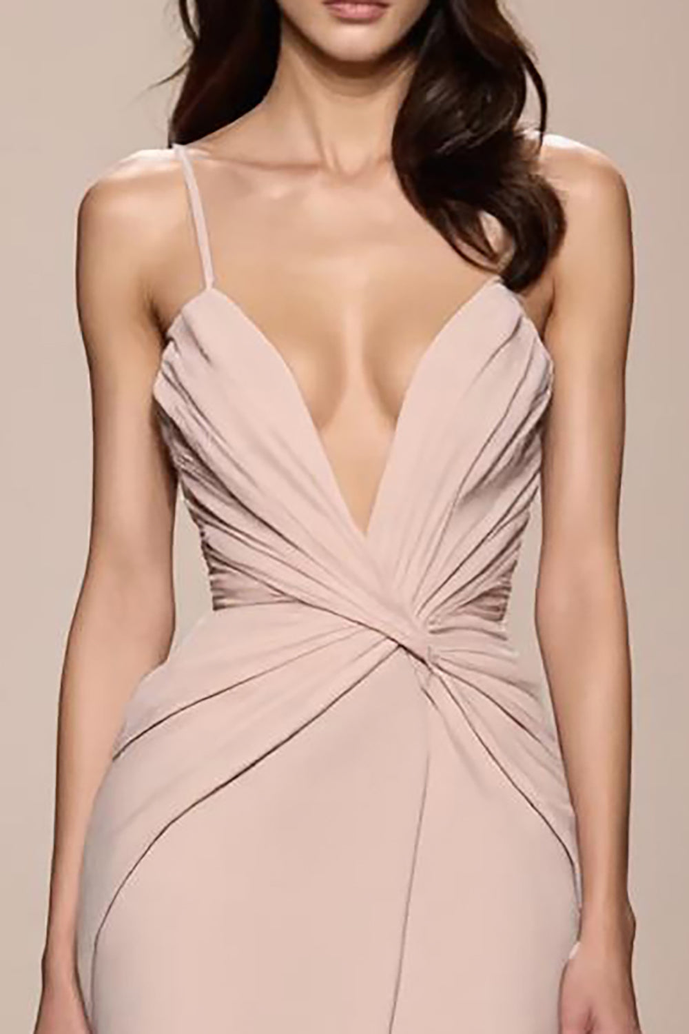 Champagner Abendkleid aus Satin mit Rüschen und Schlitz
