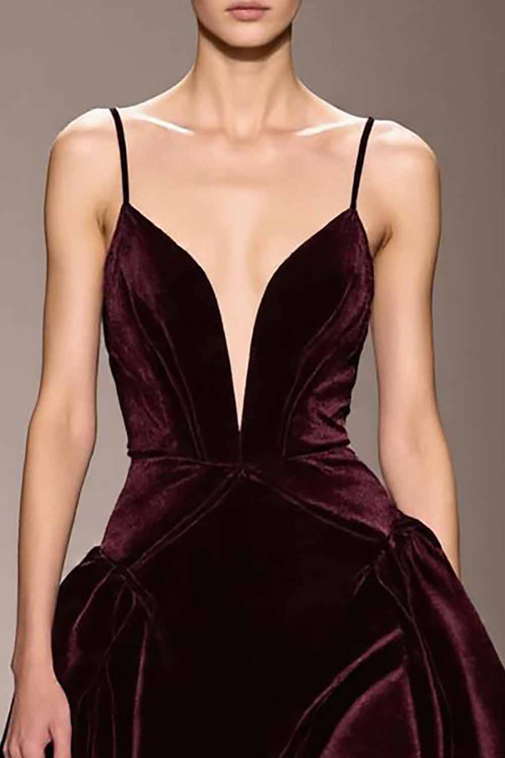 Burgunder Abendkleid aus Samt in A-Linie mit Spaghettiträgern