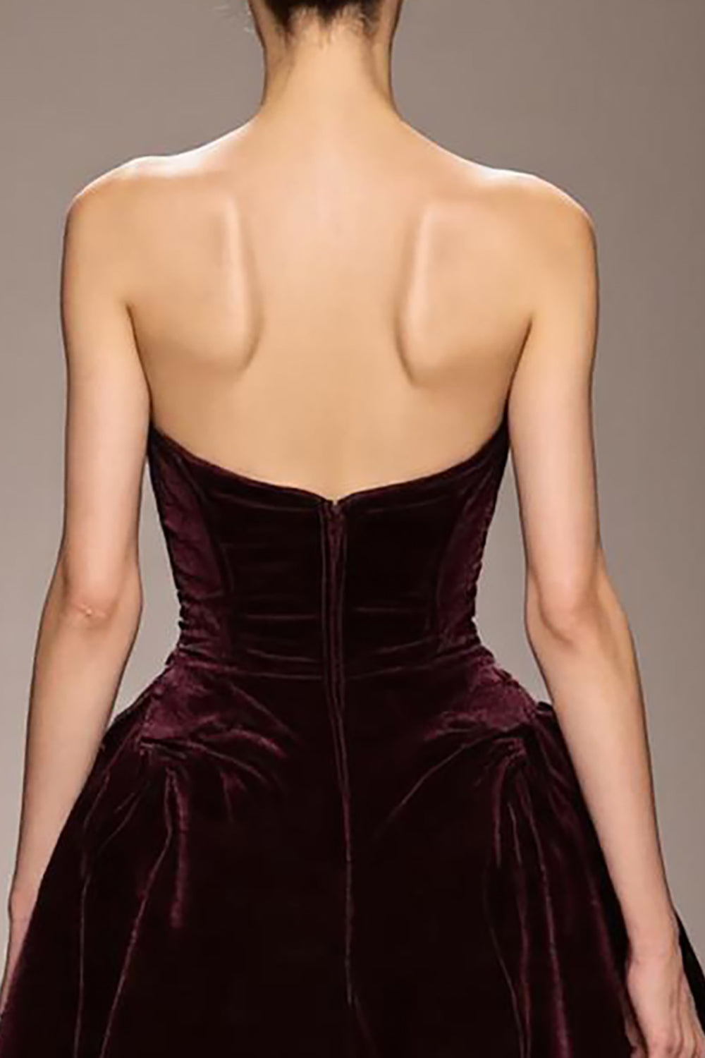 Burgunder Abendkleid aus Samt in A-Linie mit Spaghettiträgern