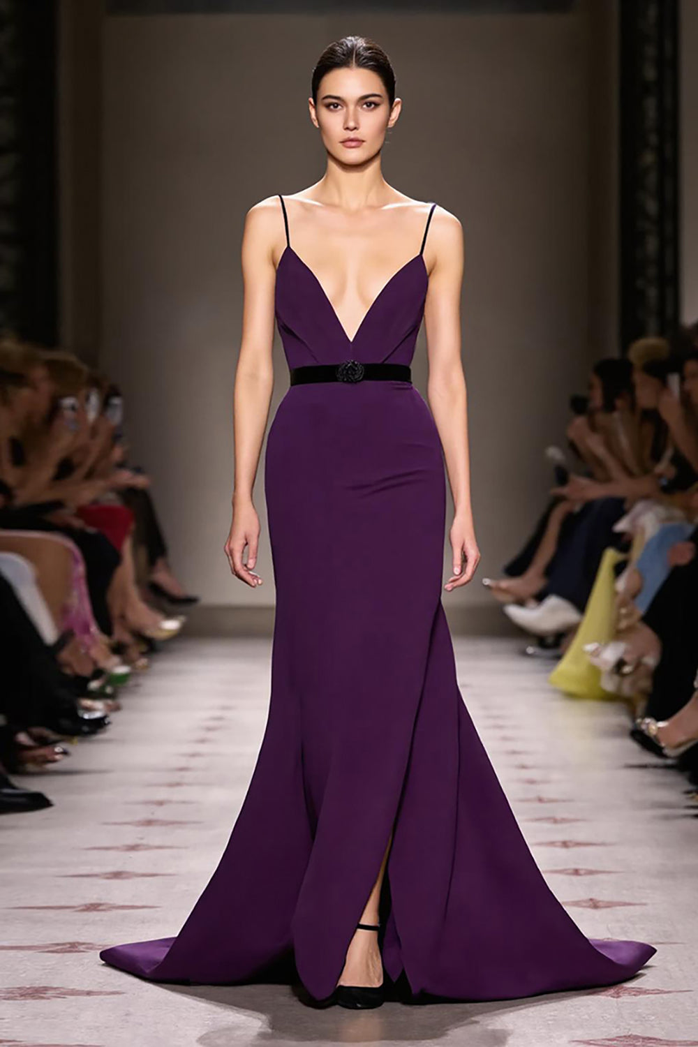 Dunkelviolettes Langes Abendkleid aus Satin mit Spaghettiträgern