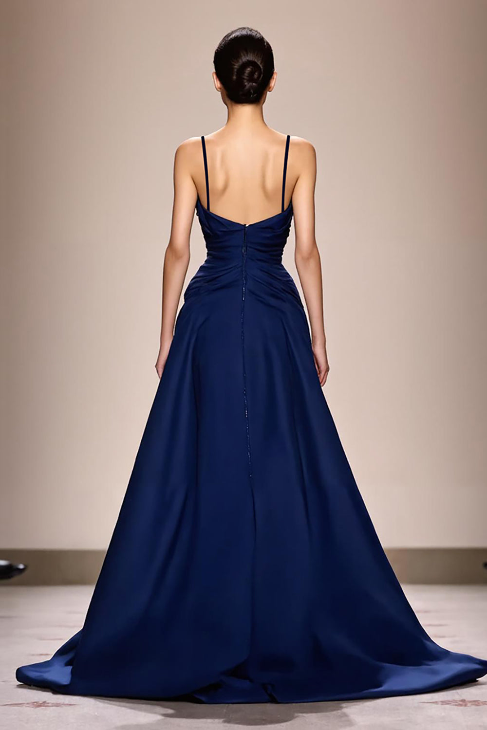 Dunkelblaues Abendkleid mit Spaghettiträgern aus Satin in A-Linie