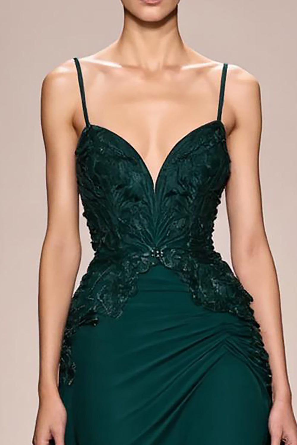 Dunkelgrünes Langes Abendkleid aus Satin in A-Linie mit Rüschen und Applikationen