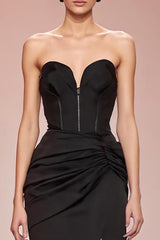 Schwarzes Meerjungfrauen Satin Trägerloses Langes Abendkleid mit Schlitz