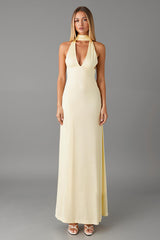 Daffodil Etui Ballkleid aus Chiffon mit V-Ausschnitt